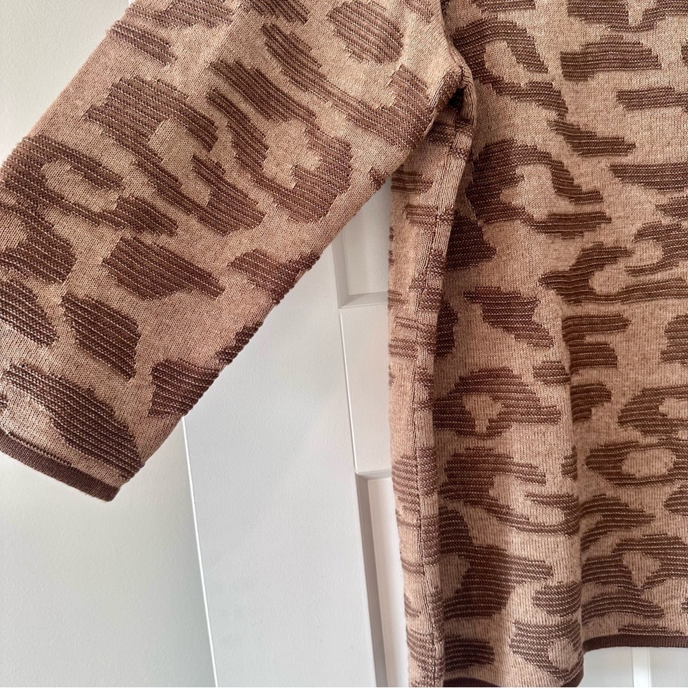 Chico's Brown Animal Print Sweater Size 3 3/4 Sleeve - Picture 2 of 5